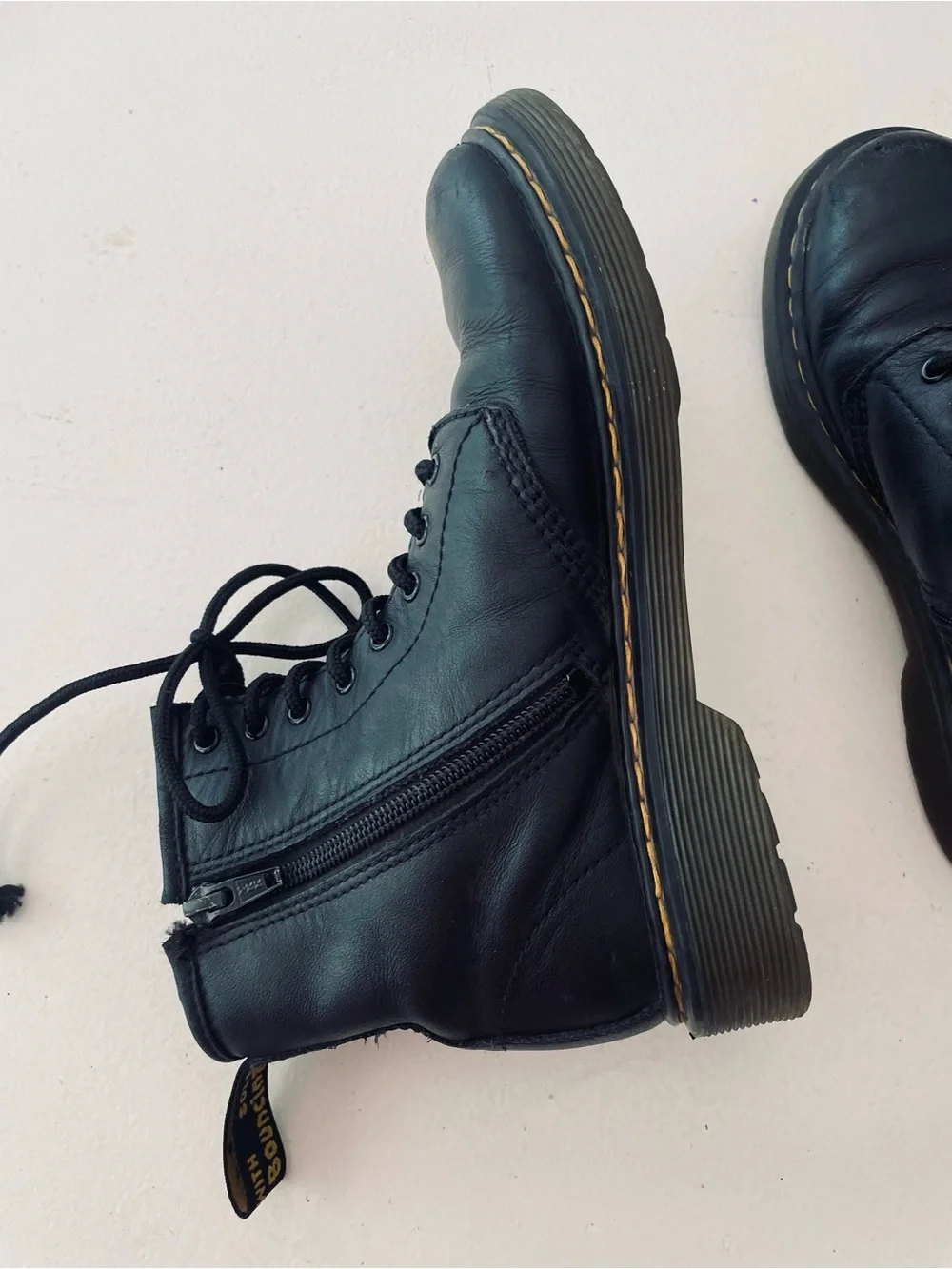 Dr. Martens Doc 8 Eye Juniors Combat Boots